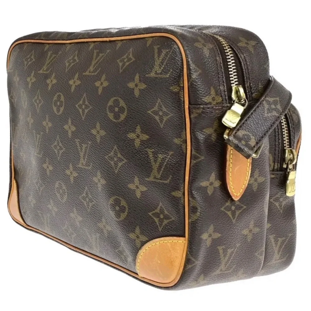 LOUIS VUITTON Nile MM Monogram Messenger Bag COMES WITH: LV Dust Bag COA TH8902